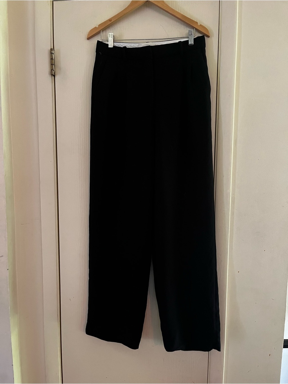 Aritzia Wilfred Effortless Capsule Minimalist Classic Crepette Pant